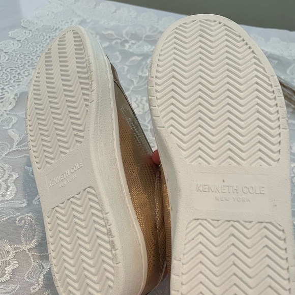 NEW Kenneth Cole Metallic Sneakers Kids - Picture 5 of 5